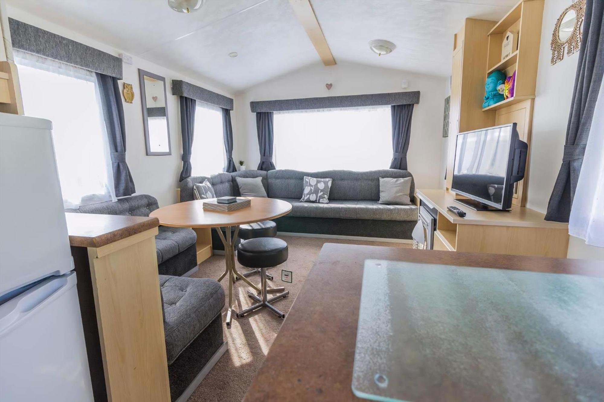 Great 8 Berth Caravan For Hire In Skegness Ref 33069F Exterior photo