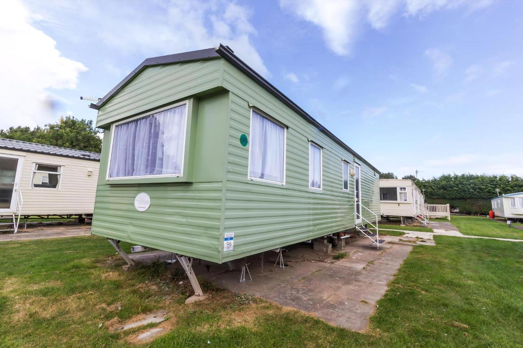 Great 8 Berth Caravan For Hire In Skegness Ref 33069F Exterior photo
